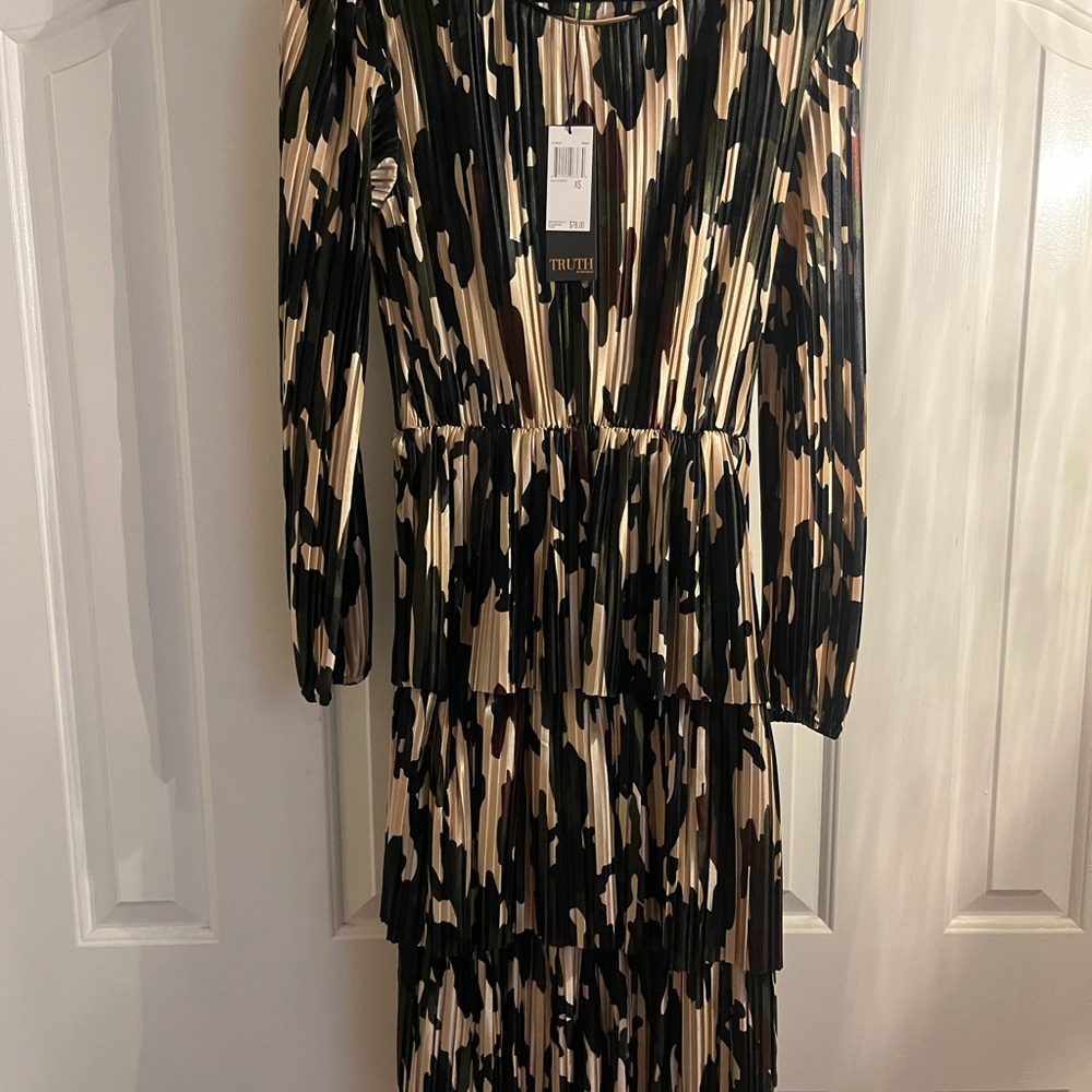 Truth Black and Cream Long Sleeve Dress